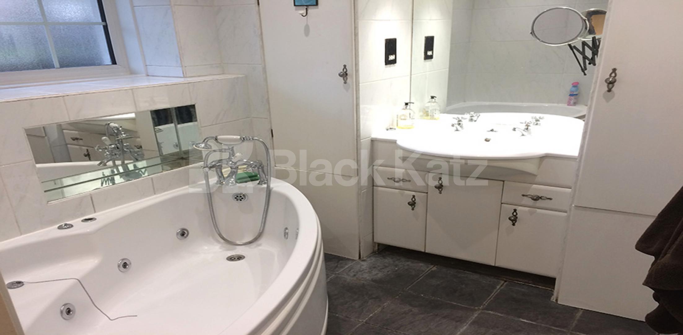 			LET, 2 Bedroom, 1 bath, 1 reception Apartment			 Wolseley Street, Shad Thames 